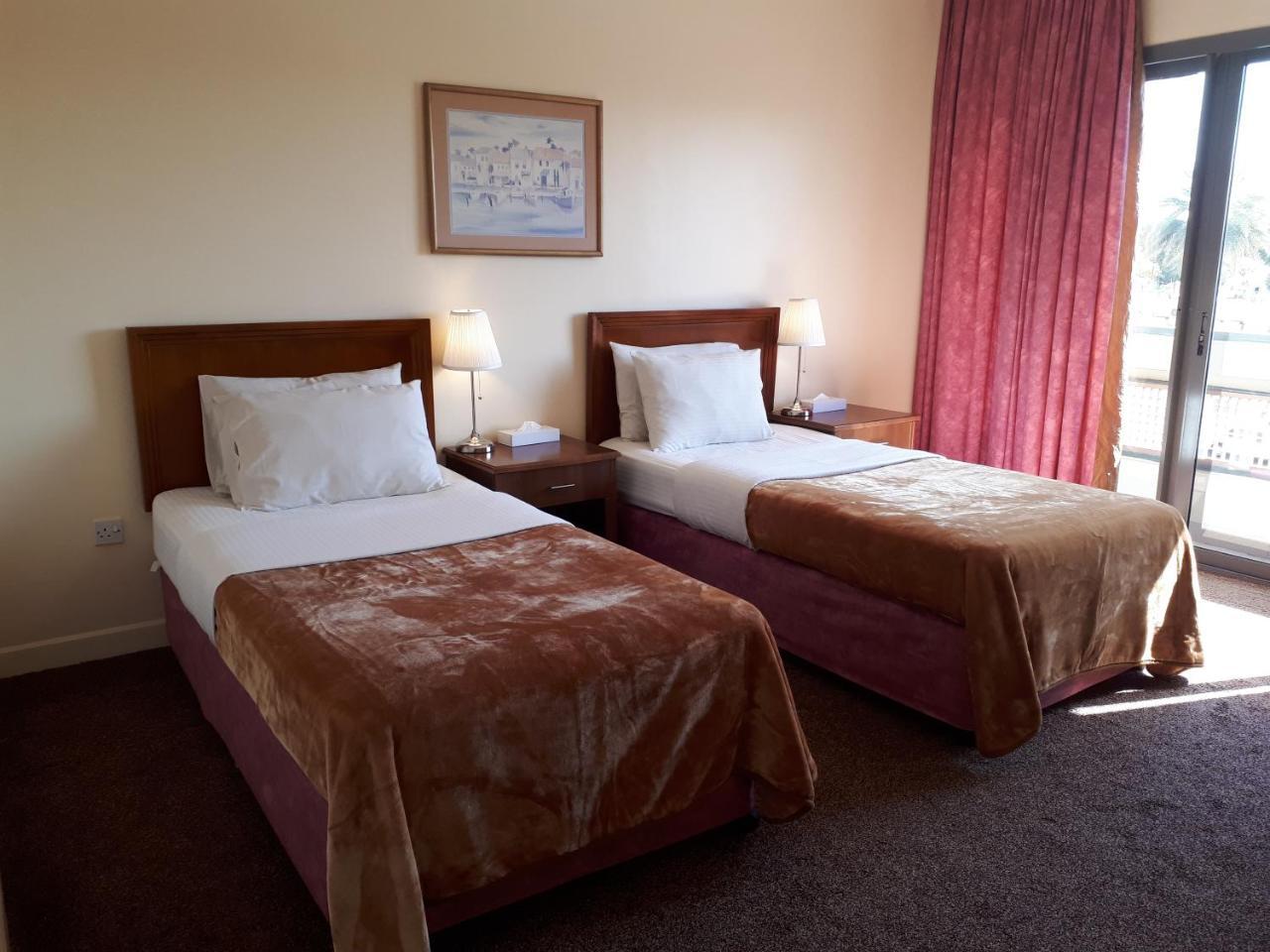 Top Hotel Apartments Al Ain Esterno foto