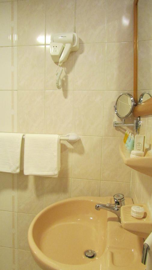 Top Hotel Apartments Al Ain Esterno foto